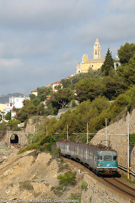 Estate 2012 - Di alba e di Intercity - Cervo.