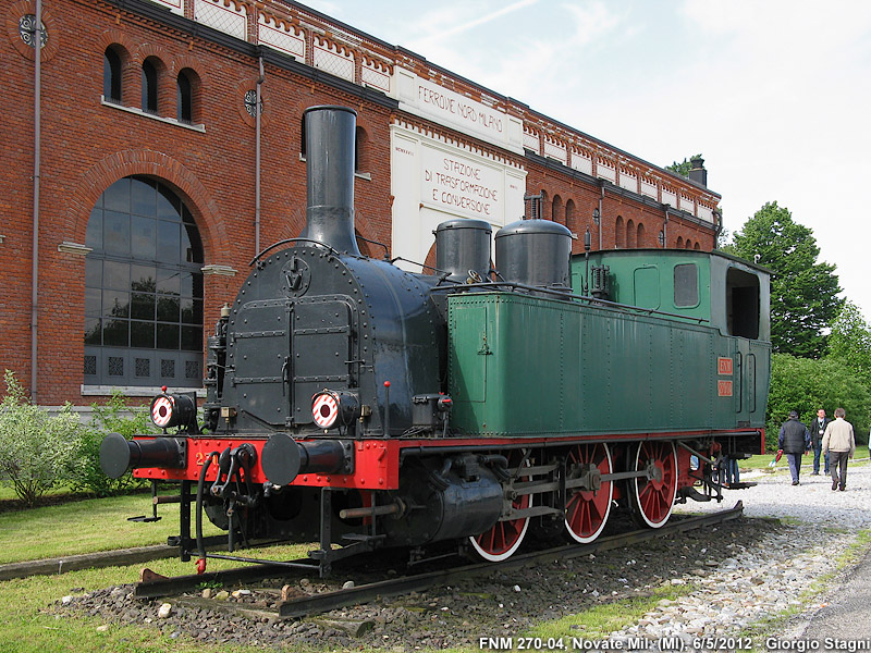 Locomotive monumento - FNM 270-04.