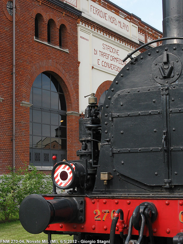 Locomotive monumento - FNM 270-04.