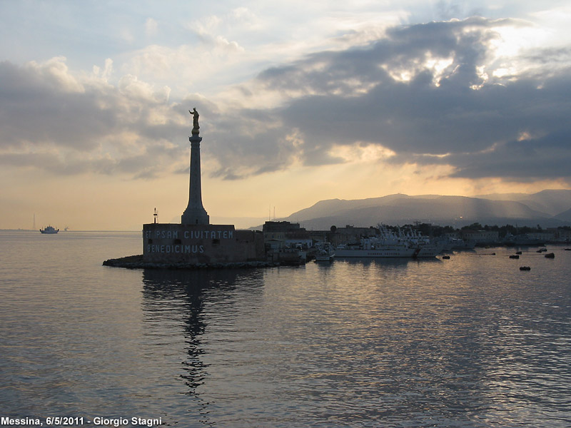 Attraverso lo stretto - Messina.