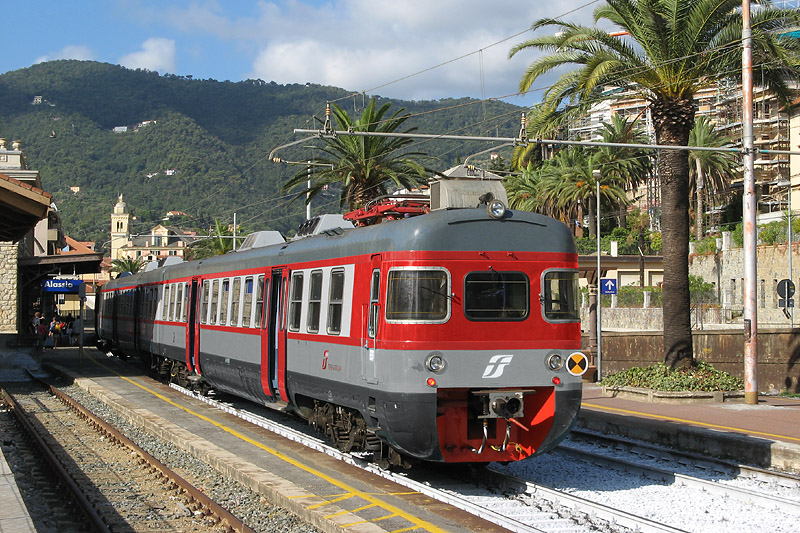 ALe 801/940 - 13. Rosso e toni di grigio