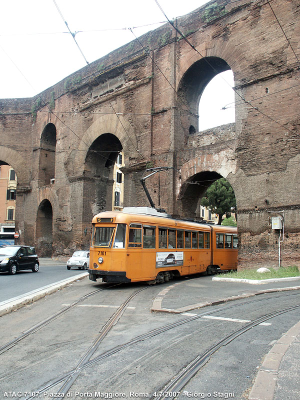 Tram a Roma - Piazza di Porta Maggiore.