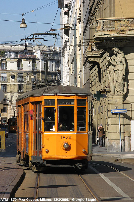 In centro - Piazza Cavour.