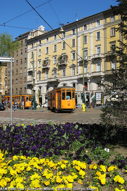 La circonvallazione - Piazza V Giornate.