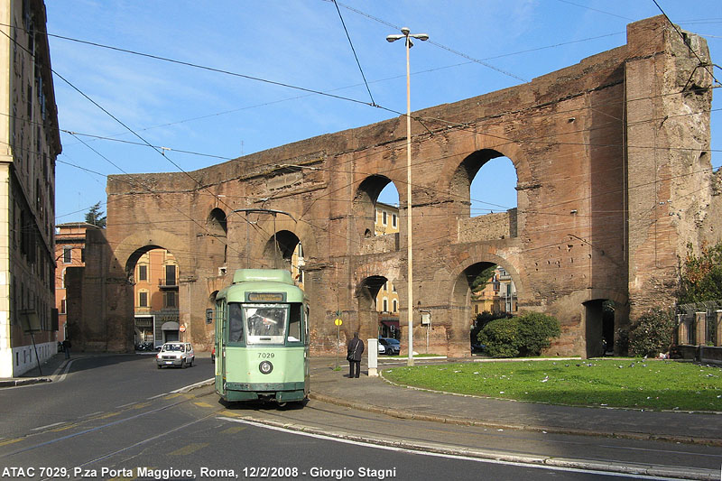 Tram a Roma - Piazza di Porta Maggiore.