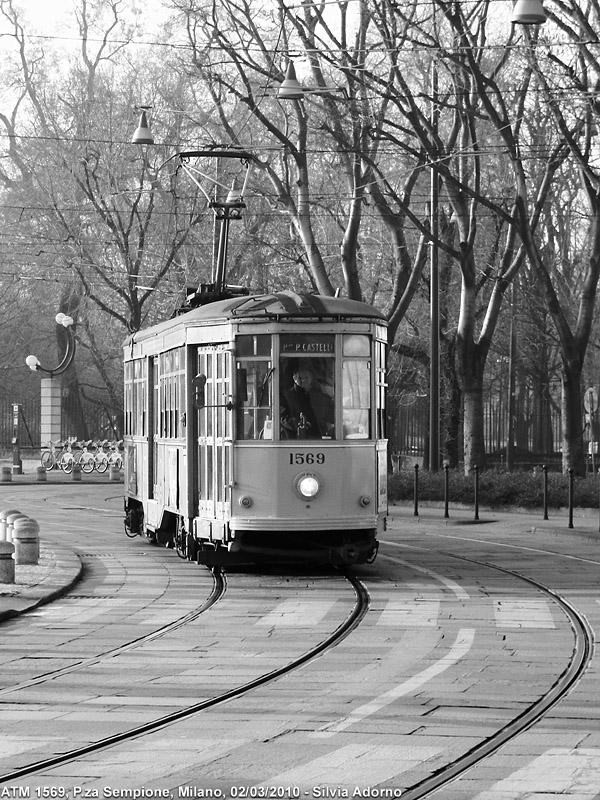 Bianco e nero - Piazza Sempione.