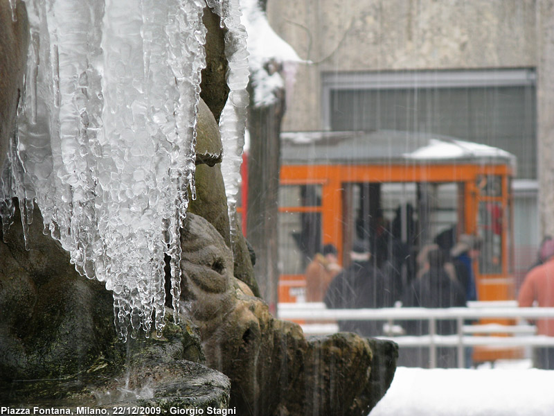 Neve sulla citt! - Piazza Fontana.