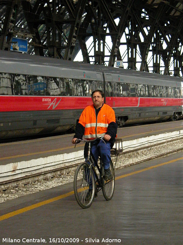 Milano Centrale - Marciapiede.