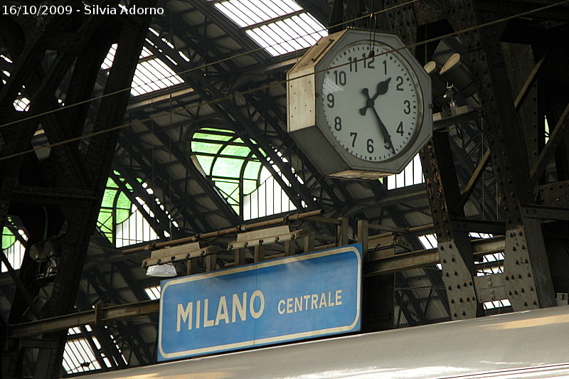 Cartelli blu - Milano Centrale.