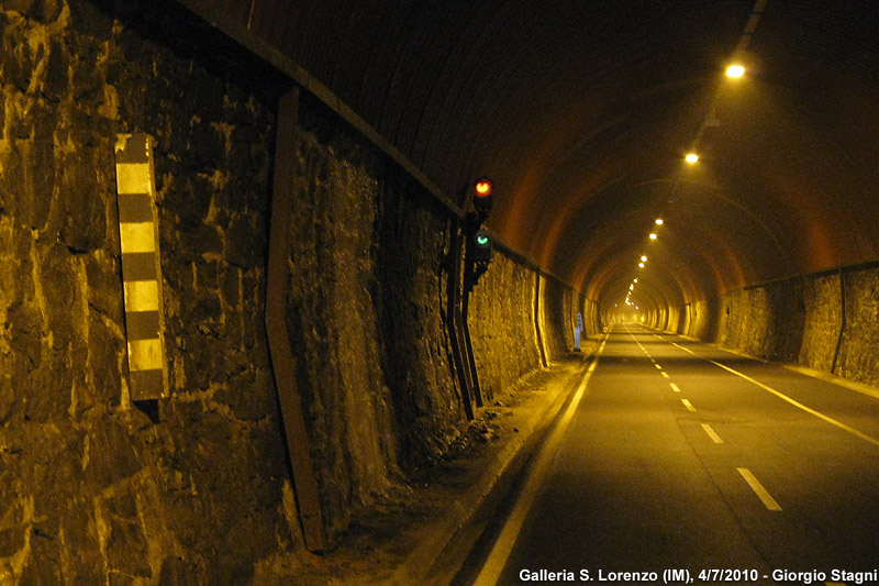 Binario o ciclopista? - Galleria S.Lorenzo.