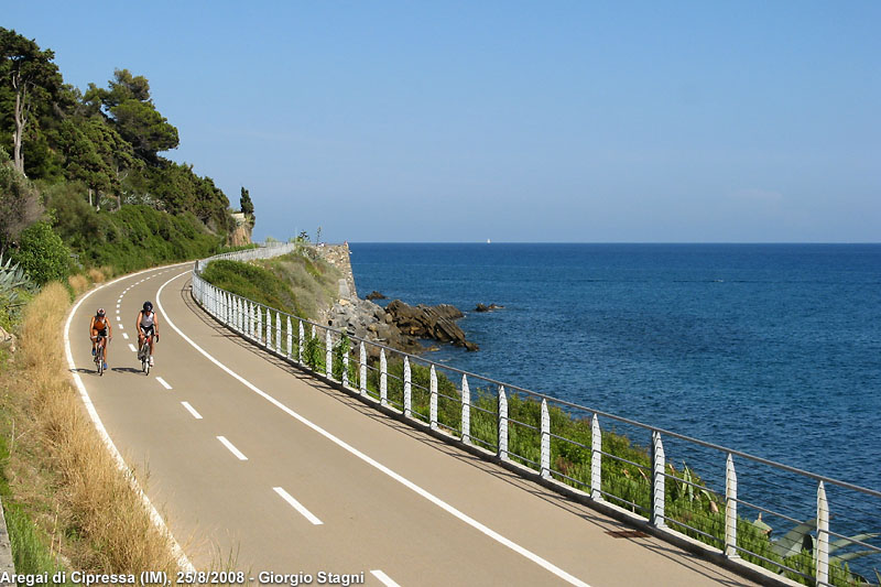 Binario o ciclopista? - Aregai di Cipressa.