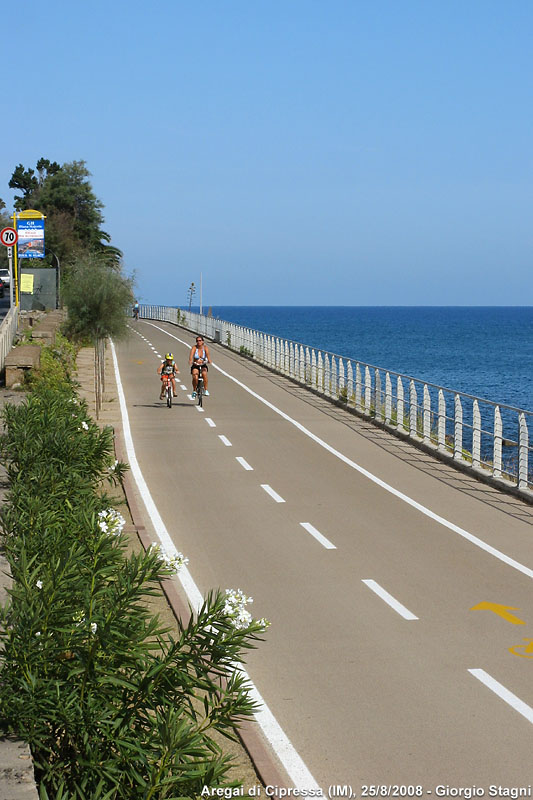 Binario o ciclopista? - Aregai di Cipressa.