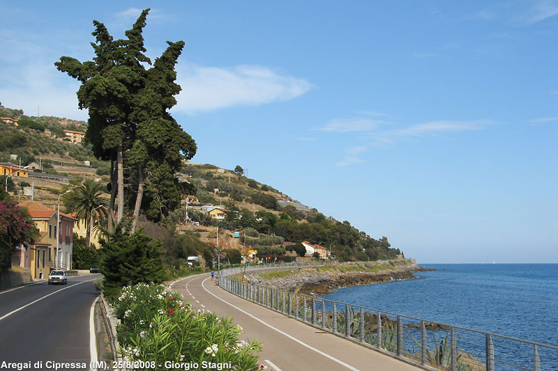 Binario o ciclopista? - Aregai di Cipressa.