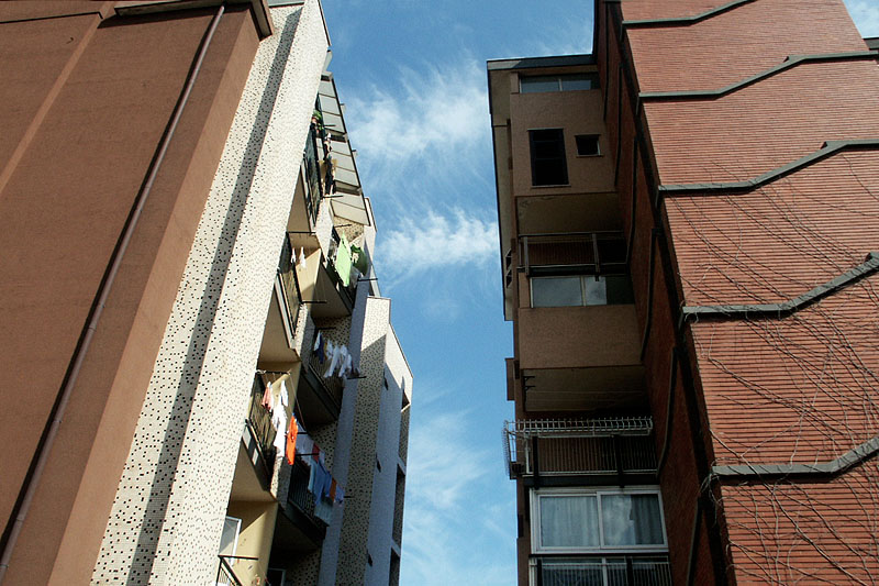 Palazzi fuori scala e fuori posto - Borghetto S. Spirito.