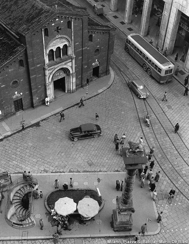 Milano di Mario De Biasi - P.za S. Babila.
