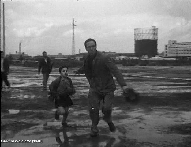 Ladri di biciclette (1948) - Frame 14