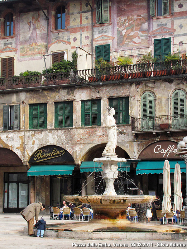 Di chiese e di fiume - Piazza delle Erbe.