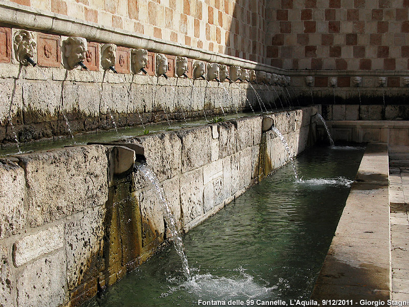 L'Aquila (molto) tempo dopo. - Fontana delle 99 cannelle.