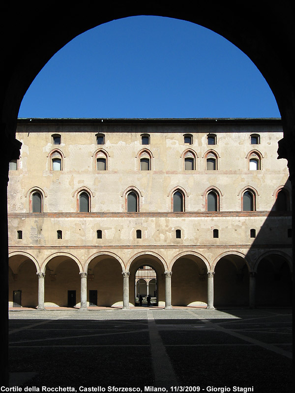Intorno al Castello - Castello Sforzesco.