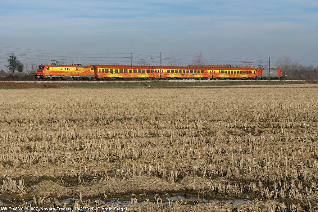 Un treno tutto arancio - Trecate.