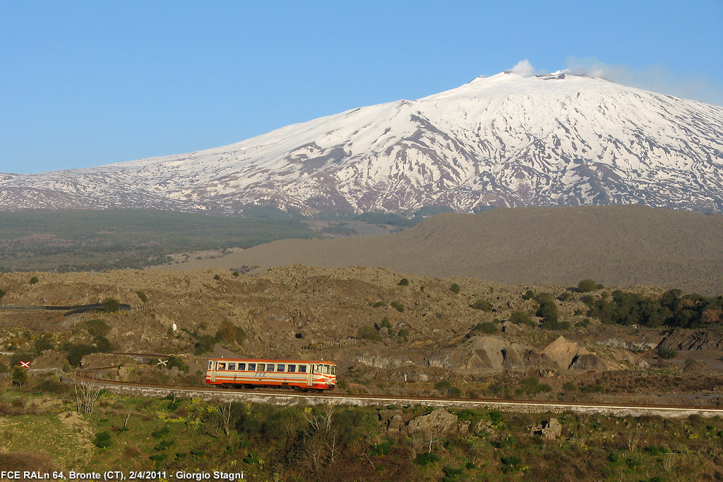 Intorno al vulcano - Bronte (le <i>sciare</i>).