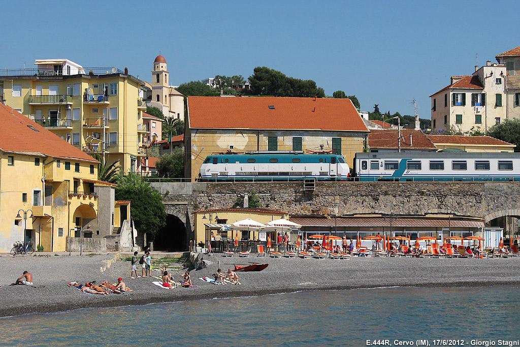 Estate 2012 - Di alba e di Intercity - Cervo.