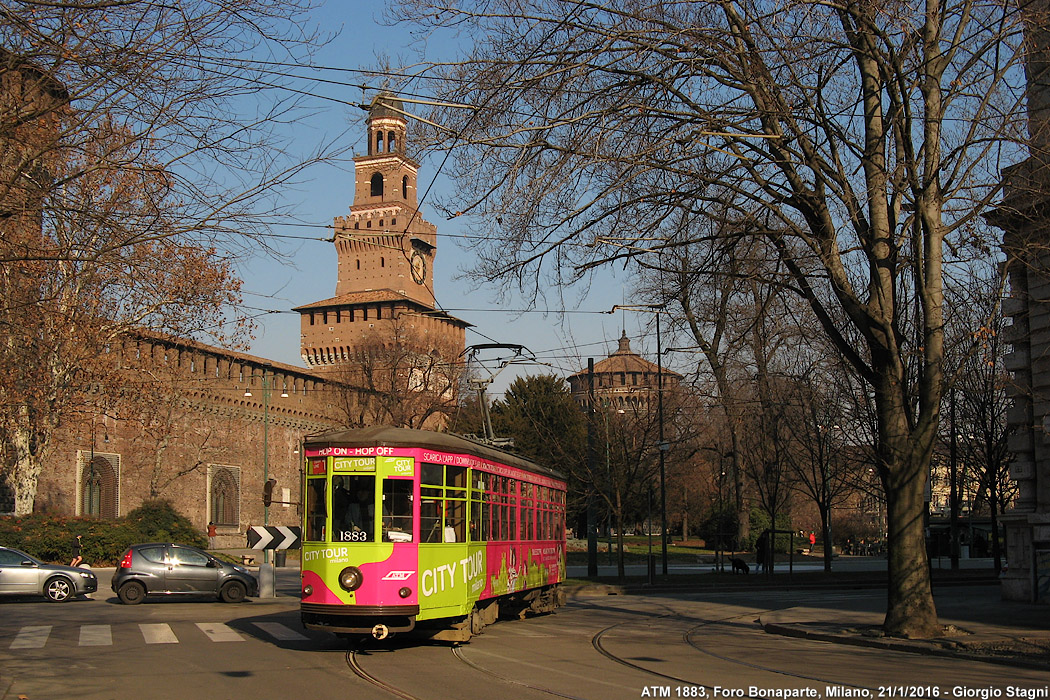Tram a Milano 2016 - Castello Sforzesco.