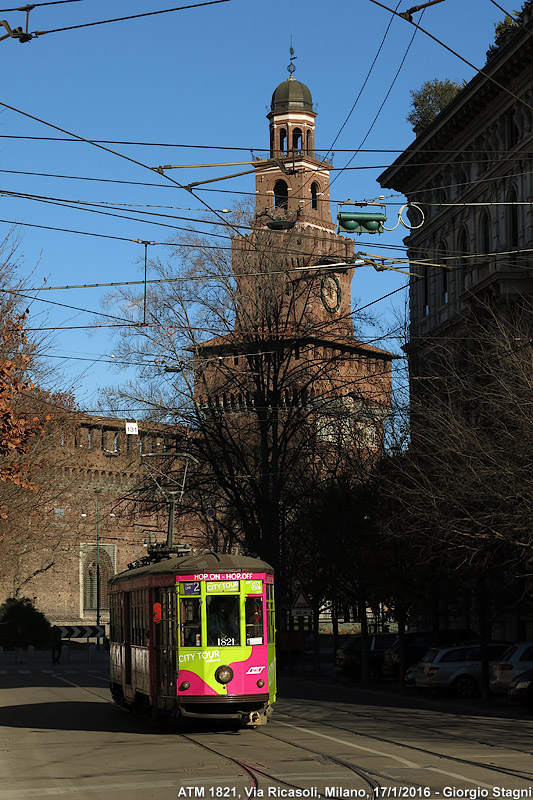 Tram a Milano 2016 - Castello Sforzesco.