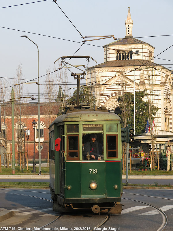 La 719 verso Precotto - Cimitero Monumentale.