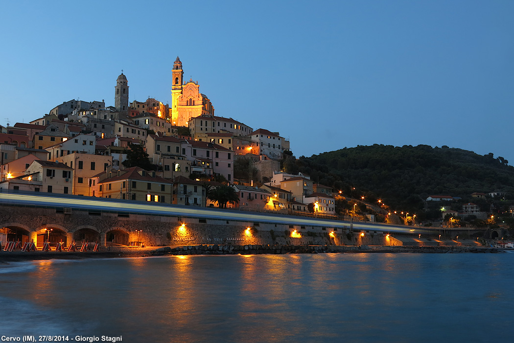 Cervo, la notte e la striscia - Cervo.