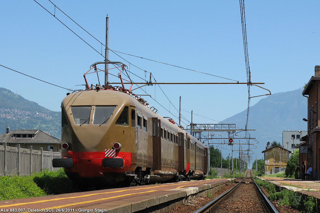 ALe 883.007 in Valtellina (2011) - Delebio.