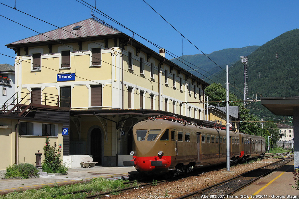 ALe 883.007 in Valtellina (2011) - Tirano.
