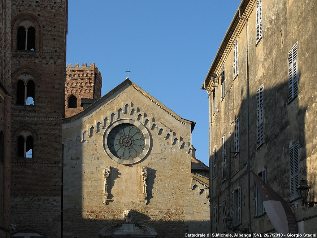 Intorno alla cattedrale di Albenga - Albenga.
