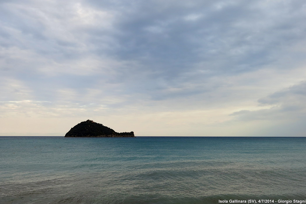 Guardando l'Isola Gallinara - Dal Vadino.