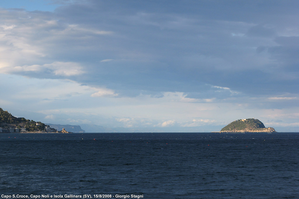 Guardando l'Isola Gallinara - Da Alassio.