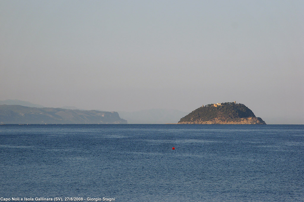 Guardando l'Isola Gallinara - Da Laigueglia.