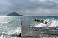 Guardando l'Isola Gallinara - Da Albenga.