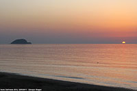 Guardando l'Isola Gallinara - Da Laigueglia.