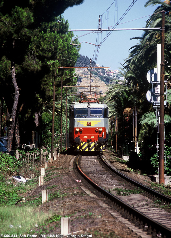 LINEA DI COSTA</b> - Panorami della costa ligure - San Remo