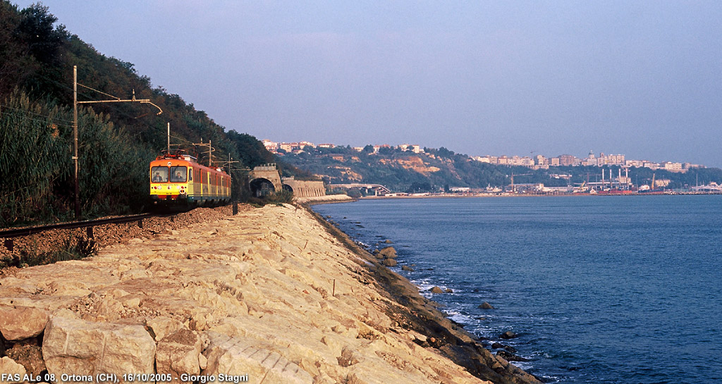 LINEA DI COSTA</b> - La ferrovia Ortona-Casalbordino - Ortona