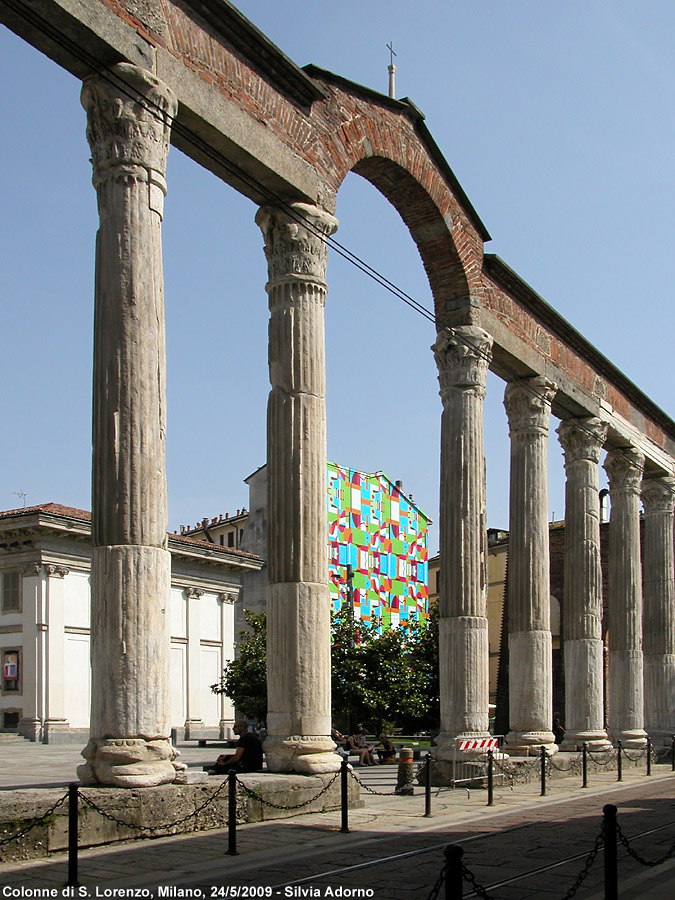 Sentieri di pietre e mattoni - Colonne di San Lorenzo.