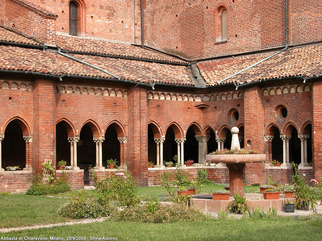 Sentieri di pietre e mattoni - Abbazia di Chiaravalle.