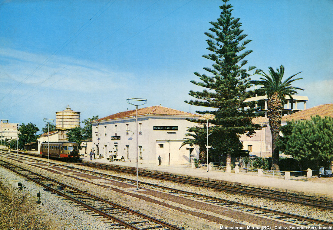 Automotrici in cartolina - Monasterace Marina.