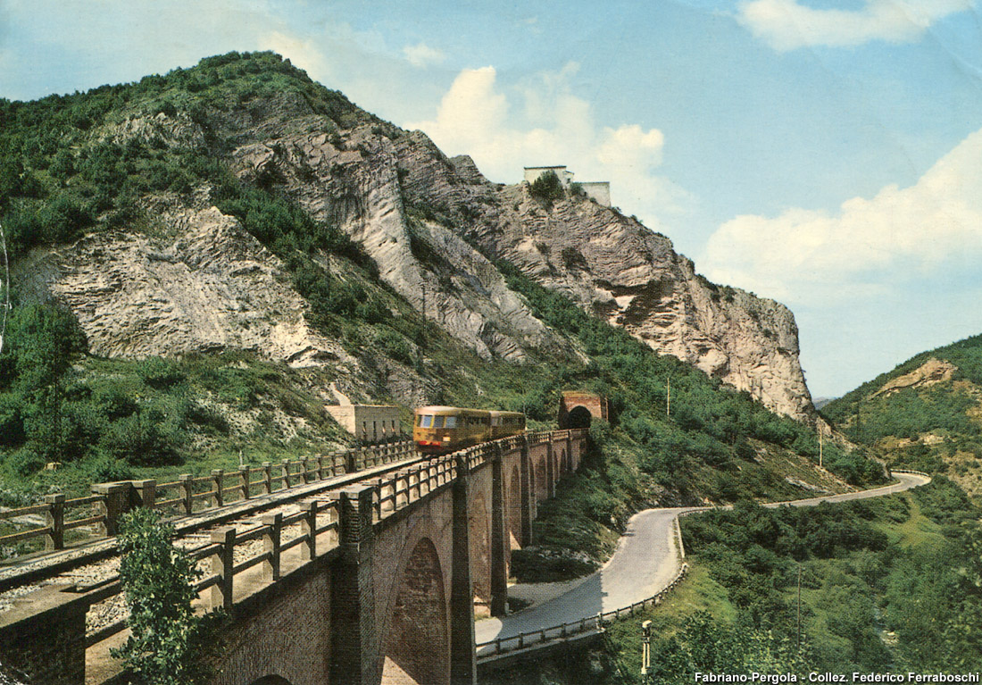 Automotrici in cartolina - Pergola.