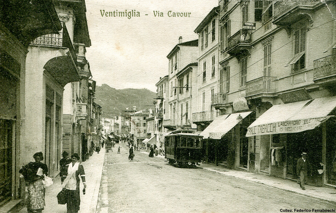 Le tranvie Ventimiglia-Bordighera e Oneglia-Porto Maurizio - Ventimiglia, via Cavour.