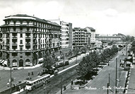 Filobus a tre assi - Milano.