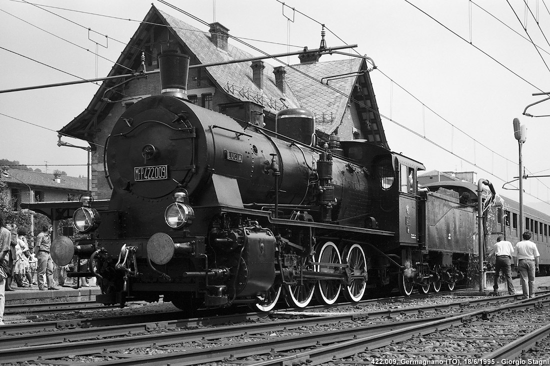 1995: la 422.009 a Lanzo - Germagnano.