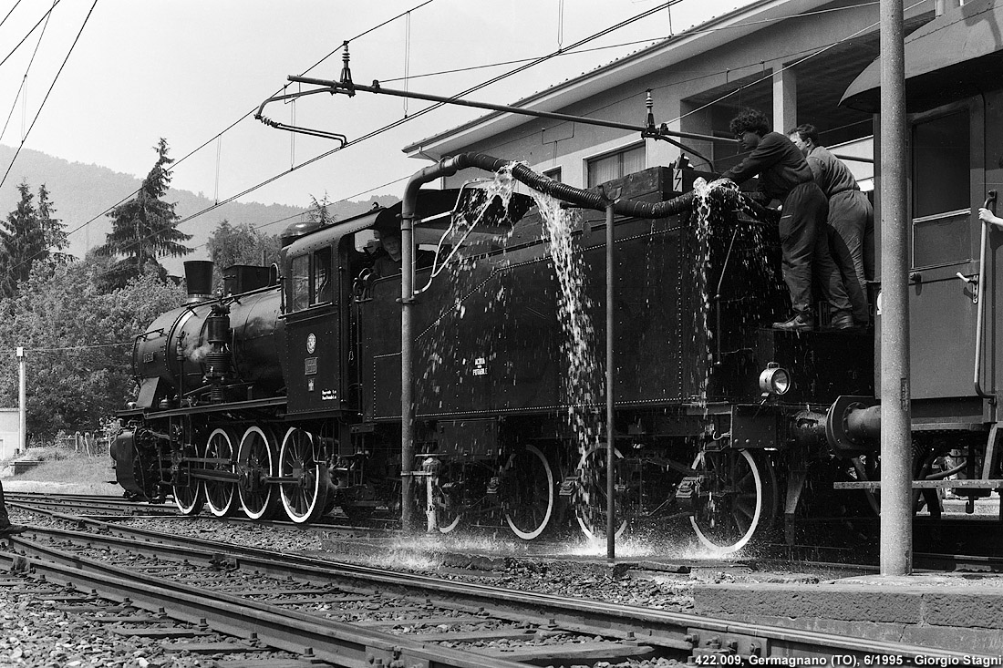 1995: la 422.009 a Lanzo - Germagnano.
