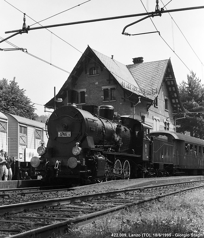 1995: la 422.009 a Lanzo - Lanzo.