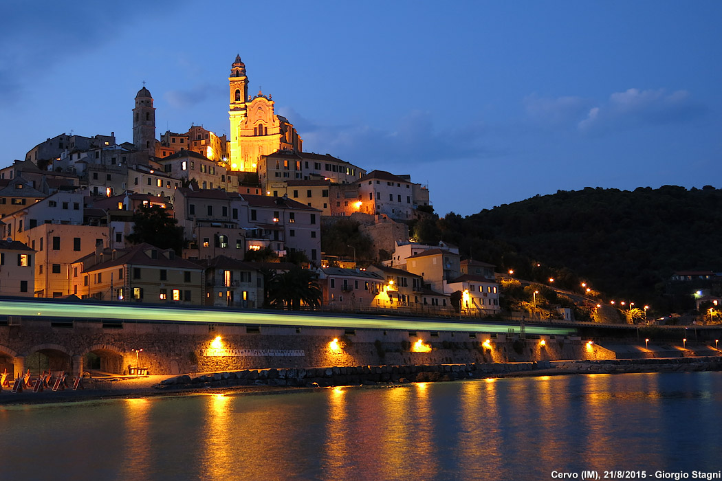 Cervo, la notte e la striscia - Cervo.